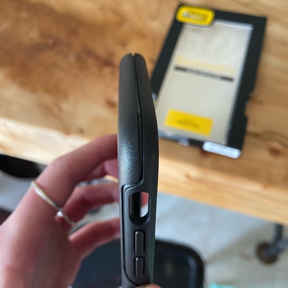 Otterbox I phone 11 pro never been used - Picture 3 of 8